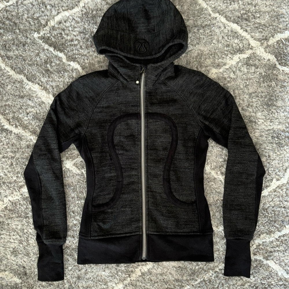 Like New Lululemon Fleece Lined zip up hoodie